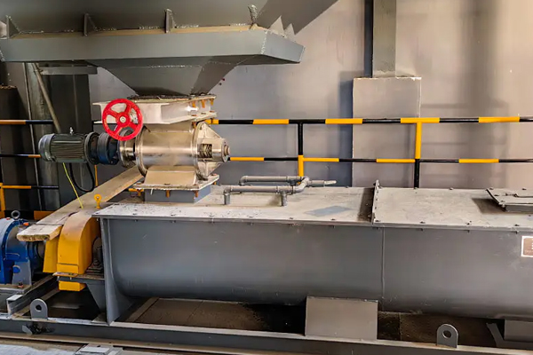 Equipamento industrial de mistura e agitação